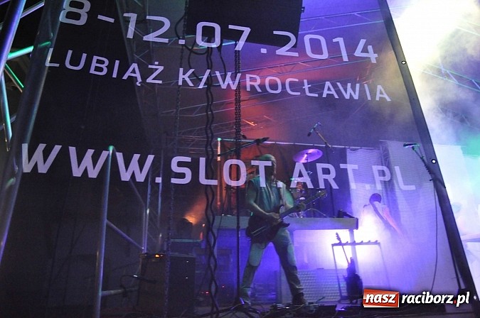 Zdjęcie w galerii na portalu naszraciborz.pl: Zamek przeszedł rockowy chrzest. Mocne nocne show No Longer Music wiadomości z regionu