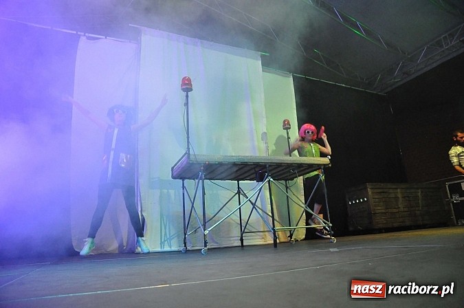 Zdjęcie w galerii na portalu naszraciborz.pl: Zamek przeszedł rockowy chrzest. Mocne nocne show No Longer Music wiadomości z regionu