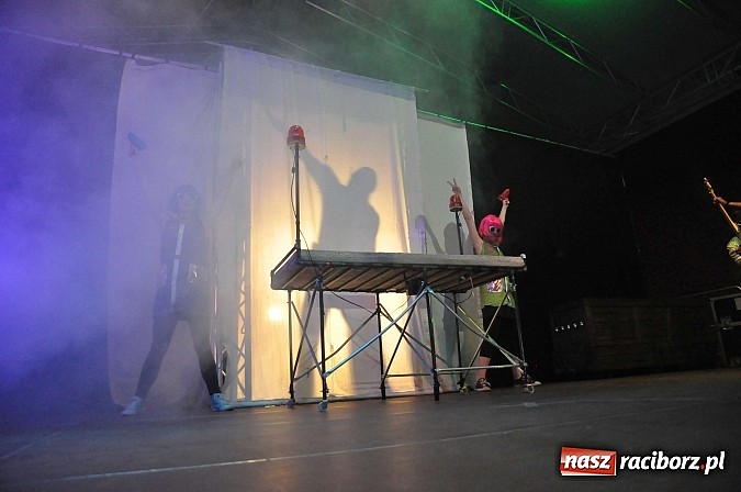 Zdjęcie w galerii na portalu naszraciborz.pl: Zamek przeszedł rockowy chrzest. Mocne nocne show No Longer Music wiadomości z regionu