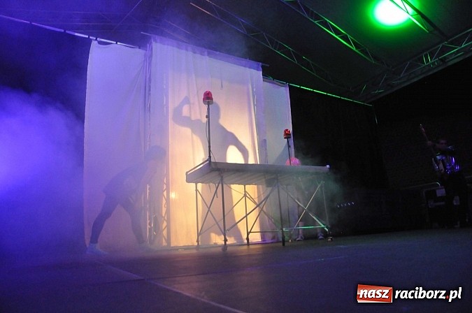 Zdjęcie w galerii na portalu naszraciborz.pl: Zamek przeszedł rockowy chrzest. Mocne nocne show No Longer Music wiadomości z regionu