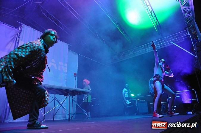 Zdjęcie w galerii na portalu naszraciborz.pl: Zamek przeszedł rockowy chrzest. Mocne nocne show No Longer Music wiadomości z regionu