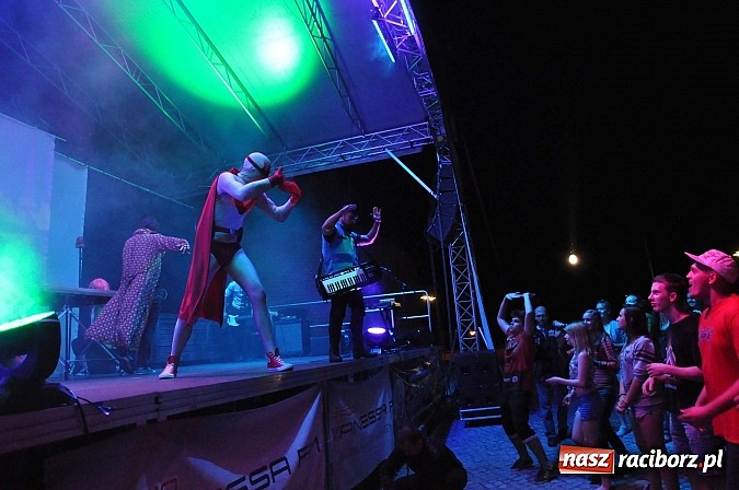 Zdjęcie w galerii na portalu naszraciborz.pl: Zamek przeszedł rockowy chrzest. Mocne nocne show No Longer Music wiadomości z regionu