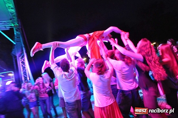 Zdjęcie w galerii na portalu naszraciborz.pl: Zamek przeszedł rockowy chrzest. Mocne nocne show No Longer Music wiadomości z regionu