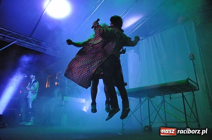 Zdjęcie w galerii na portalu naszraciborz.pl: Zamek przeszedł rockowy chrzest. Mocne nocne show No Longer Music wiadomości z regionu