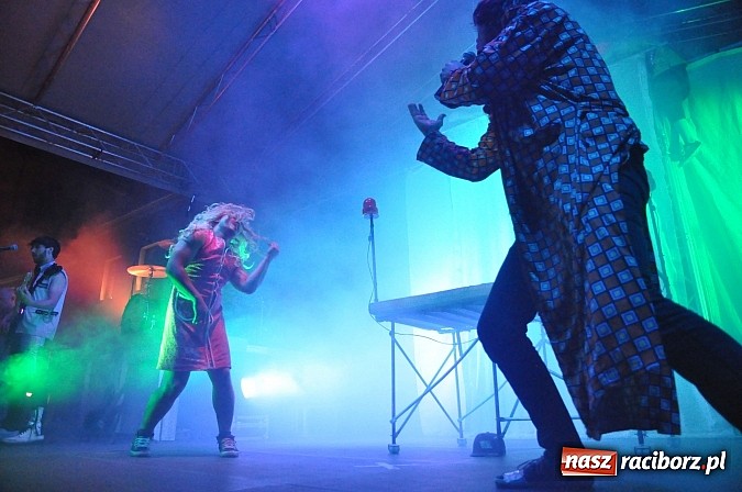 Zdjęcie w galerii na portalu naszraciborz.pl: Zamek przeszedł rockowy chrzest. Mocne nocne show No Longer Music wiadomości z regionu