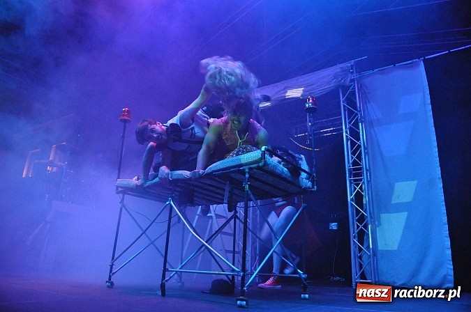 Zdjęcie w galerii na portalu naszraciborz.pl: Zamek przeszedł rockowy chrzest. Mocne nocne show No Longer Music wiadomości z regionu