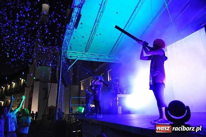 Zdjęcie w galerii na portalu naszraciborz.pl: Zamek przeszedł rockowy chrzest. Mocne nocne show No Longer Music wiadomości z regionu