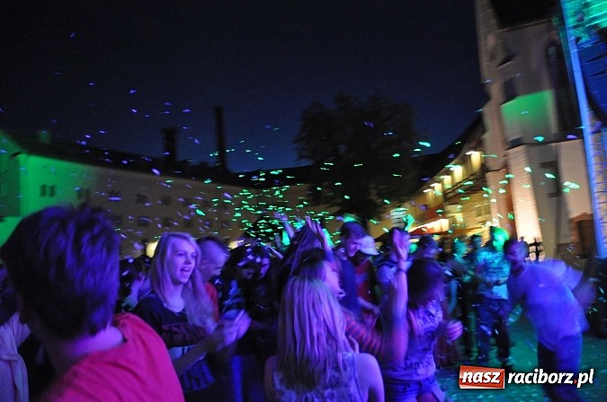 Zdjęcie w galerii na portalu naszraciborz.pl: Zamek przeszedł rockowy chrzest. Mocne nocne show No Longer Music wiadomości z regionu