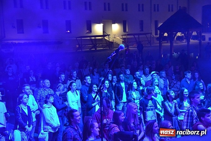 Zdjęcie w galerii na portalu naszraciborz.pl: Zamek przeszedł rockowy chrzest. Mocne nocne show No Longer Music wiadomości z regionu