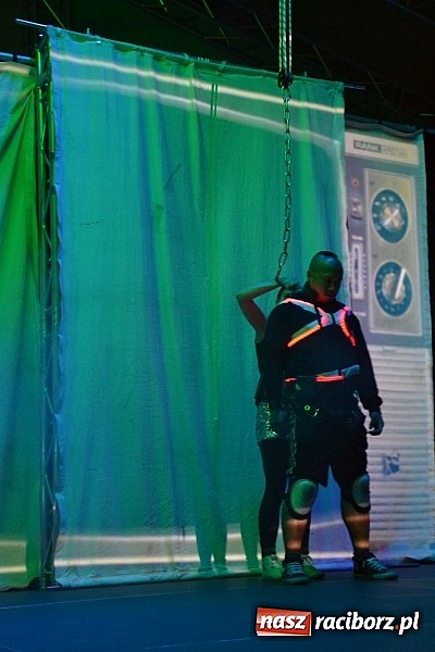 Zdjęcie w galerii na portalu naszraciborz.pl: Zamek przeszedł rockowy chrzest. Mocne nocne show No Longer Music wiadomości z regionu