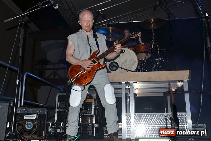 Zdjęcie w galerii na portalu naszraciborz.pl: Zamek przeszedł rockowy chrzest. Mocne nocne show No Longer Music wiadomości z regionu