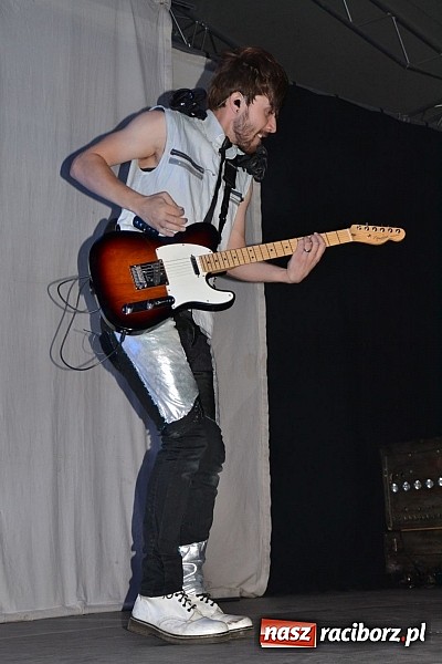 Zdjęcie w galerii na portalu naszraciborz.pl: Zamek przeszedł rockowy chrzest. Mocne nocne show No Longer Music wiadomości z regionu