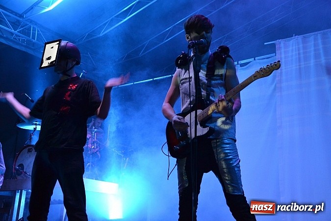 Zdjęcie w galerii na portalu naszraciborz.pl: Zamek przeszedł rockowy chrzest. Mocne nocne show No Longer Music wiadomości z regionu