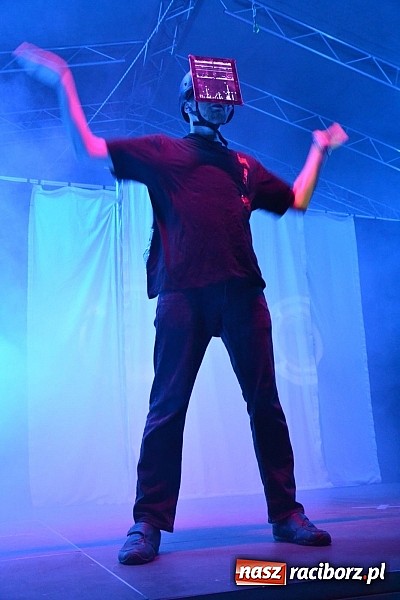 Zdjęcie w galerii na portalu naszraciborz.pl: Zamek przeszedł rockowy chrzest. Mocne nocne show No Longer Music wiadomości z regionu