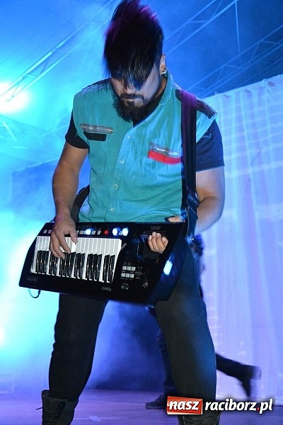 Zdjęcie w galerii na portalu naszraciborz.pl: Zamek przeszedł rockowy chrzest. Mocne nocne show No Longer Music wiadomości z regionu