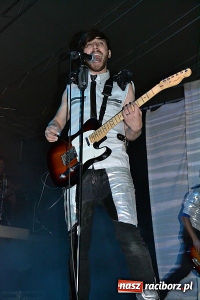 Zdjęcie w galerii na portalu naszraciborz.pl: Zamek przeszedł rockowy chrzest. Mocne nocne show No Longer Music wiadomości z regionu