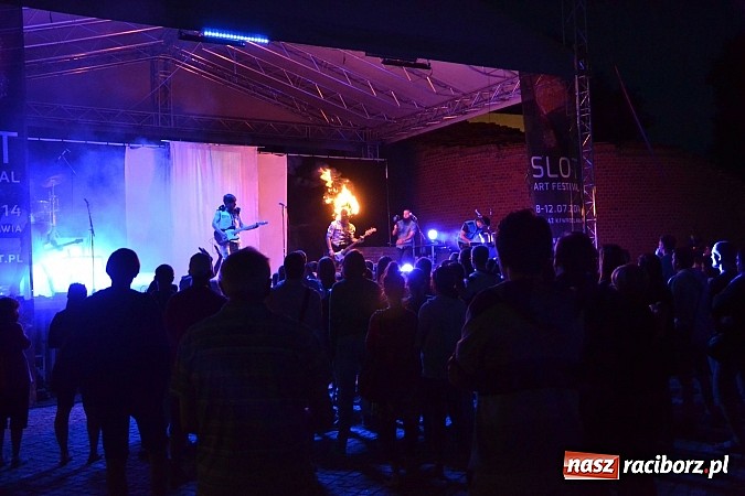 Zdjęcie w galerii na portalu naszraciborz.pl: Zamek przeszedł rockowy chrzest. Mocne nocne show No Longer Music wiadomości z regionu