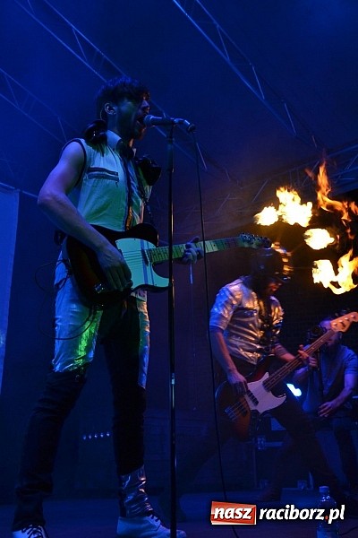 Zdjęcie w galerii na portalu naszraciborz.pl: Zamek przeszedł rockowy chrzest. Mocne nocne show No Longer Music wiadomości z regionu