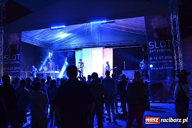 Zdjęcie w galerii na portalu naszraciborz.pl: Zamek przeszedł rockowy chrzest. Mocne nocne show No Longer Music wiadomości z regionu