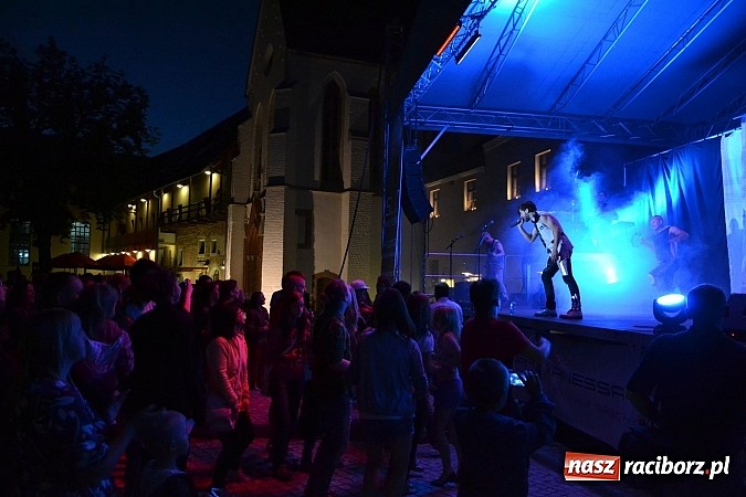 Zdjęcie w galerii na portalu naszraciborz.pl: Zamek przeszedł rockowy chrzest. Mocne nocne show No Longer Music wiadomości z regionu