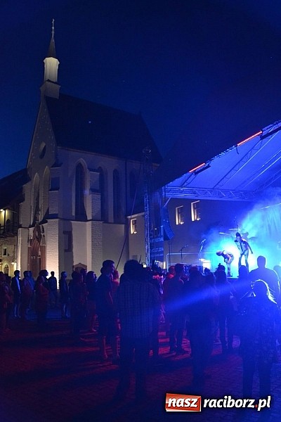 Zdjęcie w galerii na portalu naszraciborz.pl: Zamek przeszedł rockowy chrzest. Mocne nocne show No Longer Music wiadomości z regionu