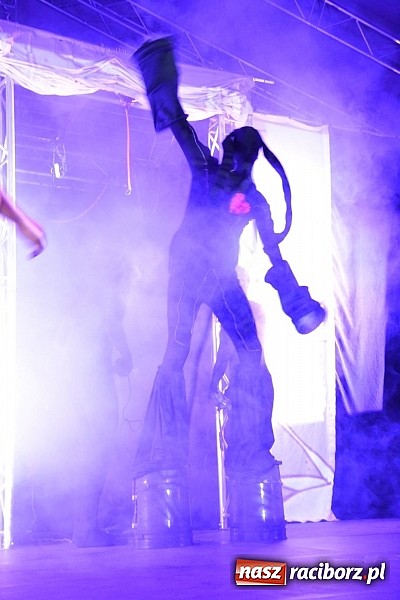 Zdjęcie w galerii na portalu naszraciborz.pl: Zamek przeszedł rockowy chrzest. Mocne nocne show No Longer Music wiadomości z regionu