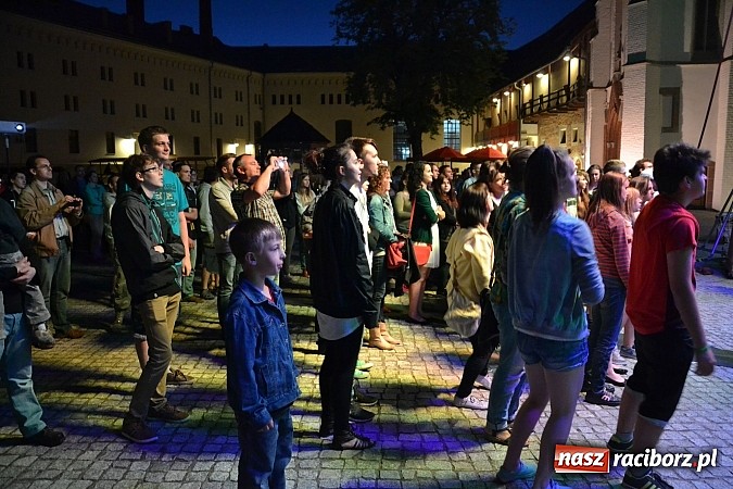 Zdjęcie w galerii na portalu naszraciborz.pl: Zamek przeszedł rockowy chrzest. Mocne nocne show No Longer Music wiadomości z regionu