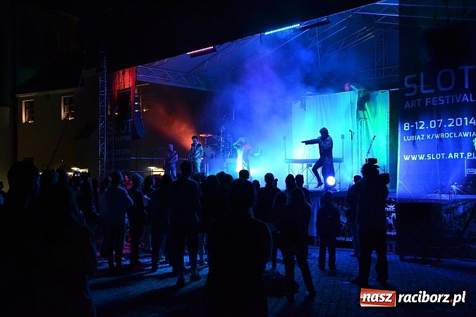 Zdjęcie w galerii na portalu naszraciborz.pl: Zamek przeszedł rockowy chrzest. Mocne nocne show No Longer Music wiadomości z regionu