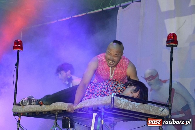 Zdjęcie w galerii na portalu naszraciborz.pl: Zamek przeszedł rockowy chrzest. Mocne nocne show No Longer Music wiadomości z regionu