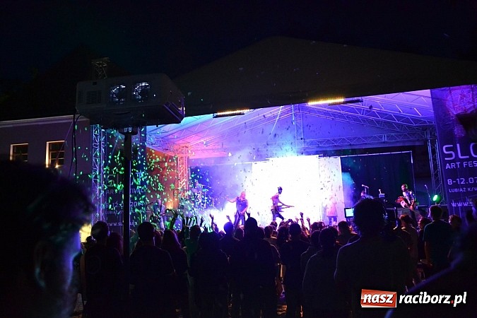 Zdjęcie w galerii na portalu naszraciborz.pl: Zamek przeszedł rockowy chrzest. Mocne nocne show No Longer Music wiadomości z regionu