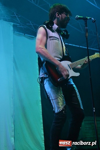 Zdjęcie w galerii na portalu naszraciborz.pl: Zamek przeszedł rockowy chrzest. Mocne nocne show No Longer Music wiadomości z regionu