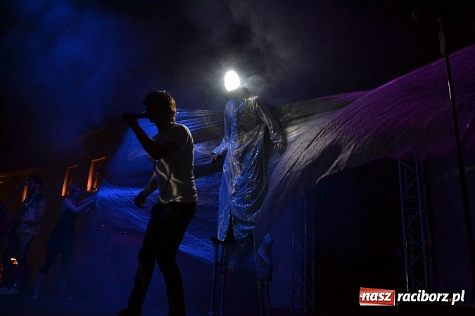 Zdjęcie w galerii na portalu naszraciborz.pl: Zamek przeszedł rockowy chrzest. Mocne nocne show No Longer Music wiadomości z regionu