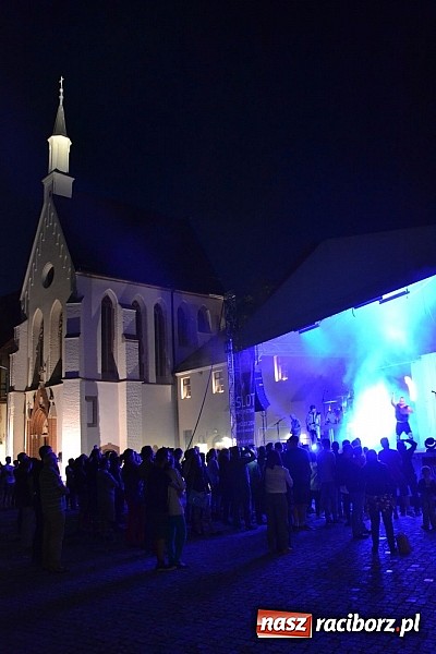 Zdjęcie w galerii na portalu naszraciborz.pl: Zamek przeszedł rockowy chrzest. Mocne nocne show No Longer Music wiadomości z regionu