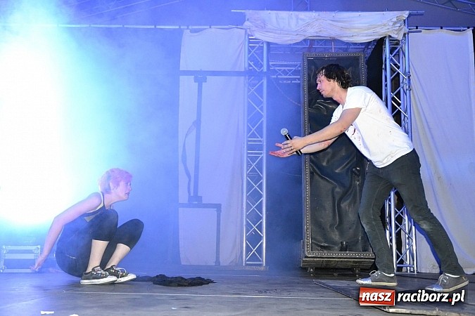 Zdjęcie w galerii na portalu naszraciborz.pl: Zamek przeszedł rockowy chrzest. Mocne nocne show No Longer Music wiadomości z regionu