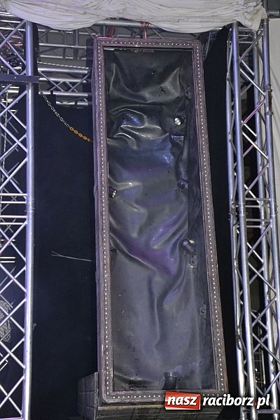 Zdjęcie w galerii na portalu naszraciborz.pl: Zamek przeszedł rockowy chrzest. Mocne nocne show No Longer Music wiadomości z regionu