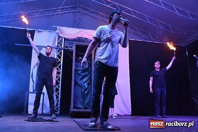 Zdjęcie w galerii na portalu naszraciborz.pl: Zamek przeszedł rockowy chrzest. Mocne nocne show No Longer Music wiadomości z regionu