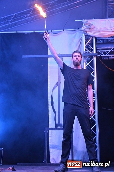 Zdjęcie w galerii na portalu naszraciborz.pl: Zamek przeszedł rockowy chrzest. Mocne nocne show No Longer Music wiadomości z regionu