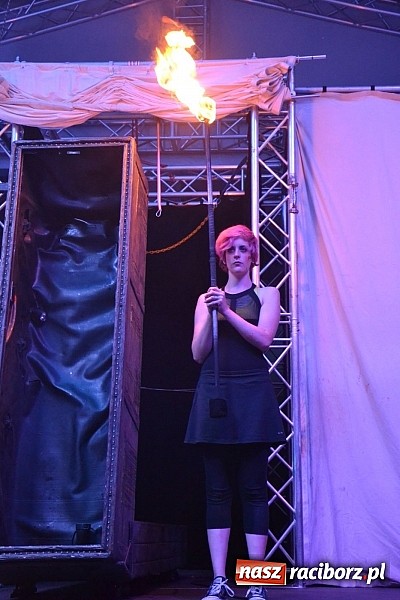 Zdjęcie w galerii na portalu naszraciborz.pl: Zamek przeszedł rockowy chrzest. Mocne nocne show No Longer Music wiadomości z regionu