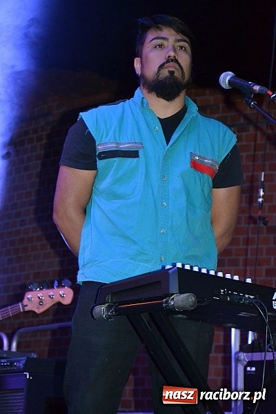 Zdjęcie w galerii na portalu naszraciborz.pl: Zamek przeszedł rockowy chrzest. Mocne nocne show No Longer Music wiadomości z regionu