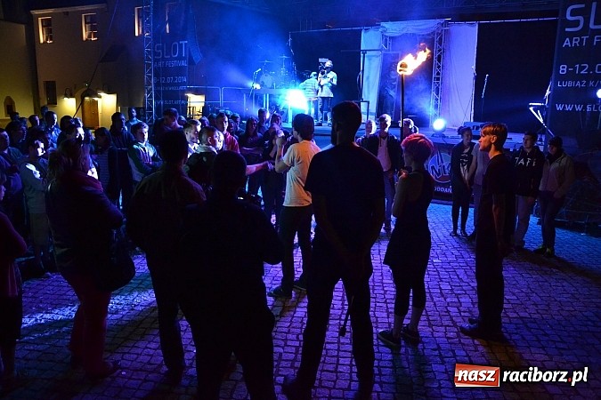 Zdjęcie w galerii na portalu naszraciborz.pl: Zamek przeszedł rockowy chrzest. Mocne nocne show No Longer Music wiadomości z regionu