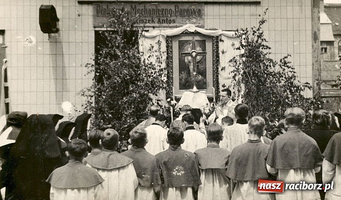Zdjęcie w galerii na portalu naszraciborz.pl: O nieugiętym proboszczu, który za procesję Bożego Ciała płacił komunistom mandaty wiadomości z regionu