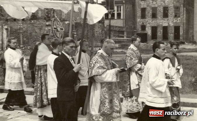 Zdjęcie w galerii na portalu naszraciborz.pl: O nieugiętym proboszczu, który za procesję Bożego Ciała płacił komunistom mandaty wiadomości z regionu