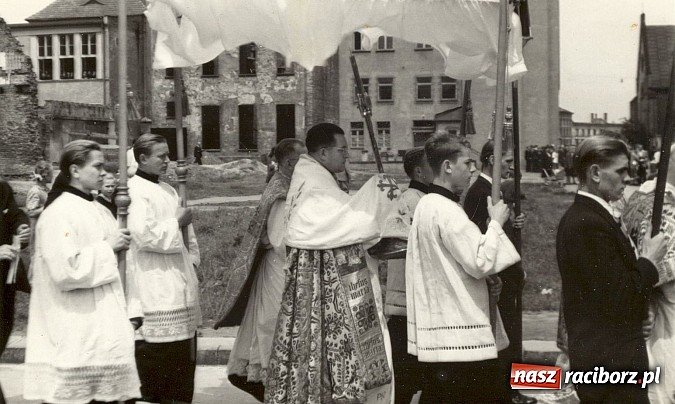 Zdjęcie w galerii na portalu naszraciborz.pl: O nieugiętym proboszczu, który za procesję Bożego Ciała płacił komunistom mandaty wiadomości z regionu