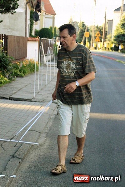 Zdjęcie w galerii na portalu naszraciborz.pl: W Wojnowicach powstały piękne dywany z kwiat&oacute;w wiadomości z regionu