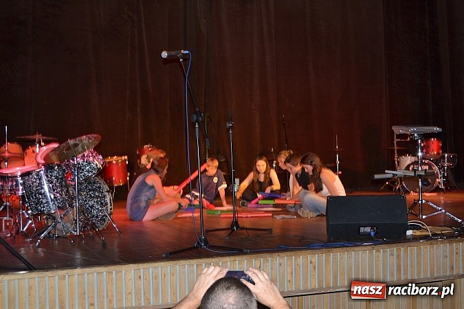 Zdjęcie w galerii na portalu naszraciborz.pl: Perkusiści ekstraklasy w Kuźni Raciborskiej wiadomości z regionu