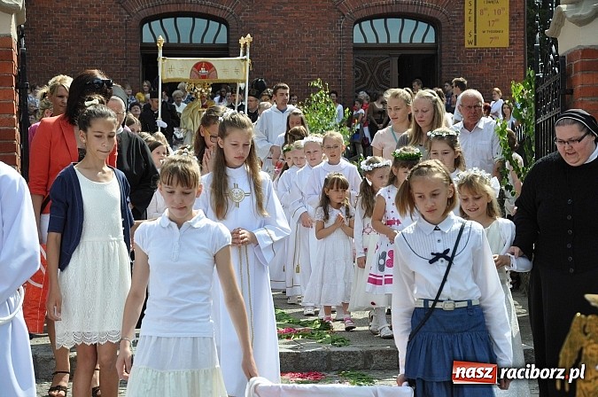 Zdjęcie w galerii na portalu naszraciborz.pl: Boże Ciało w Brzeziu nad Odrą - do czterech odnowionych kaplic wiadomości z regionu