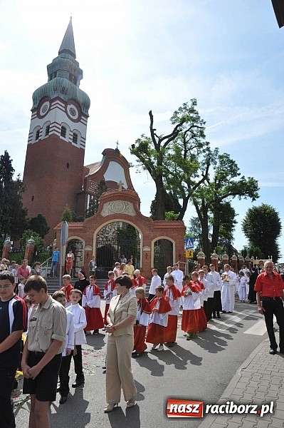Zdjęcie w galerii na portalu naszraciborz.pl: Boże Ciało w Brzeziu nad Odrą - do czterech odnowionych kaplic wiadomości z regionu
