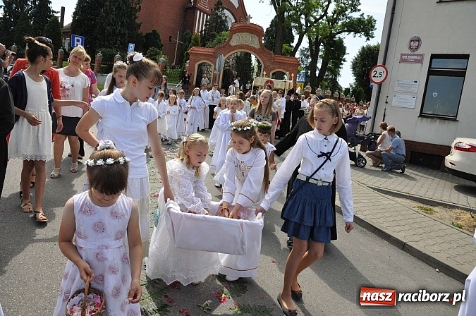 Zdjęcie w galerii na portalu naszraciborz.pl: Boże Ciało w Brzeziu nad Odrą - do czterech odnowionych kaplic wiadomości z regionu