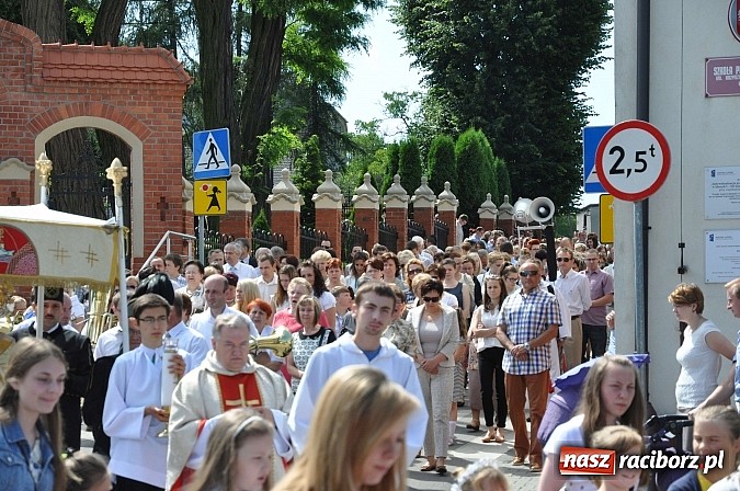Zdjęcie w galerii na portalu naszraciborz.pl: Boże Ciało w Brzeziu nad Odrą - do czterech odnowionych kaplic wiadomości z regionu