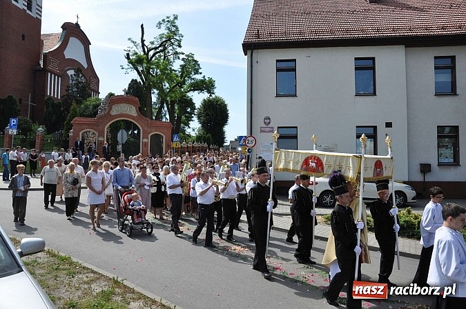 Zdjęcie w galerii na portalu naszraciborz.pl: Boże Ciało w Brzeziu nad Odrą - do czterech odnowionych kaplic wiadomości z regionu